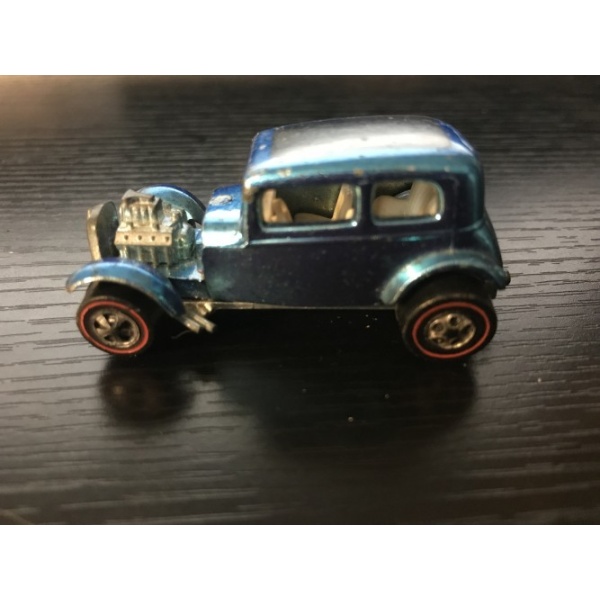 Classic '32 Ford Vicky