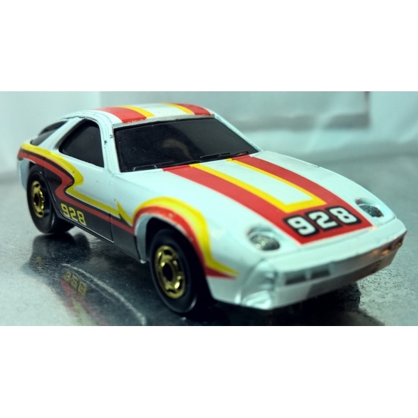 Porsche 928