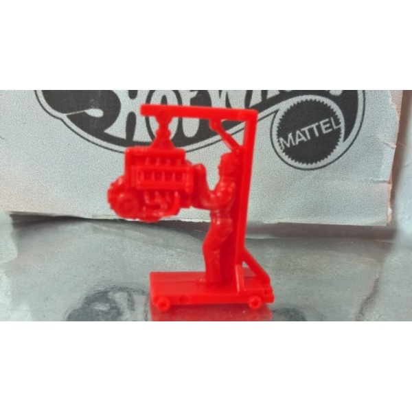 Action Figure - Mechanic W/ Engine Dolly