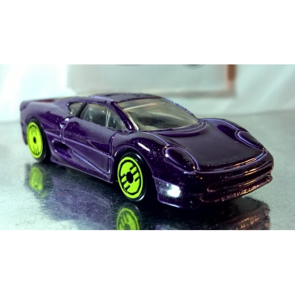 Jaguar XJ220