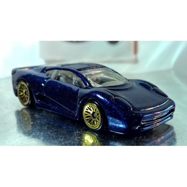 Jaguar XJ220
