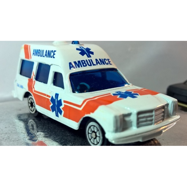 Mercedes Benz 2200 - Binz Ambulance