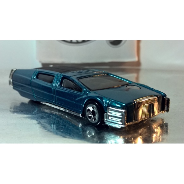 Syd Mead's Sentinel 400 Limo