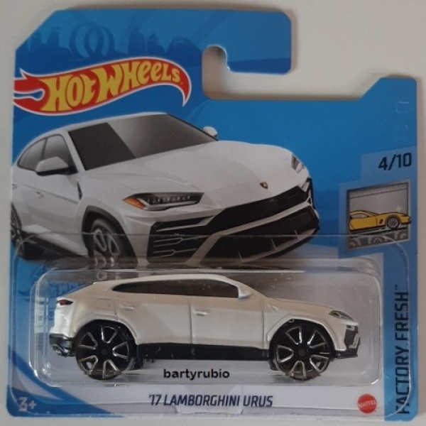 17 Lamborghini Urus