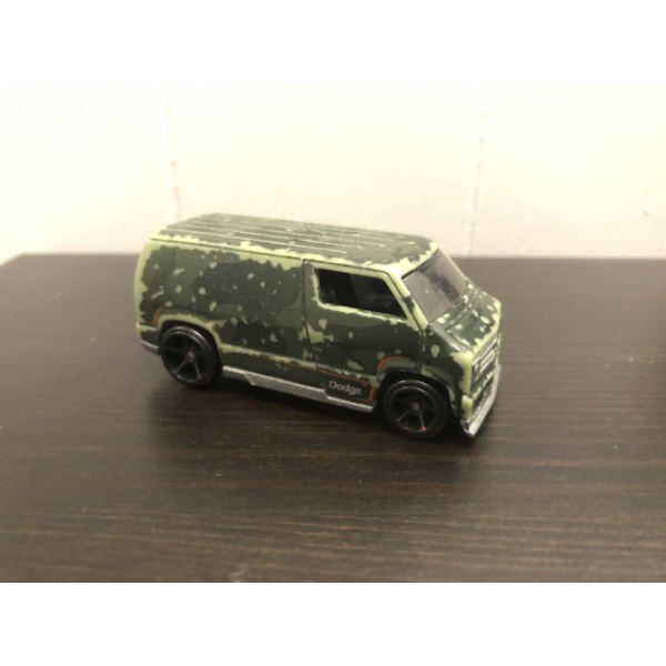 Custom '77 Dodge Van