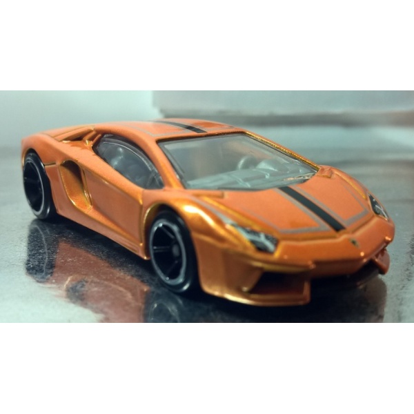 Lamborghini Aventador LP 700-4